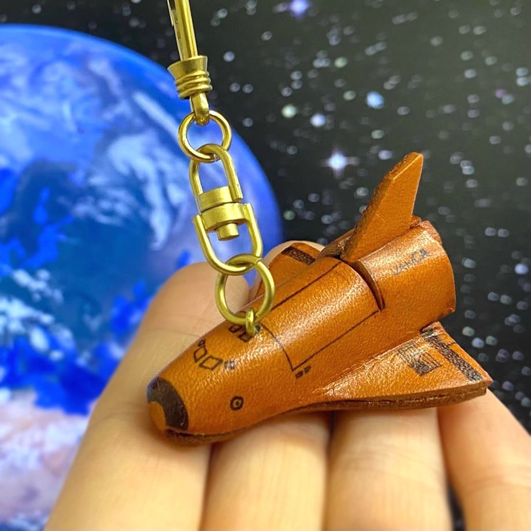 Space Shuttle palm size Leather keychain handmade in Japan VANCA - 钥匙链/钥匙包 - 真皮 咖啡色