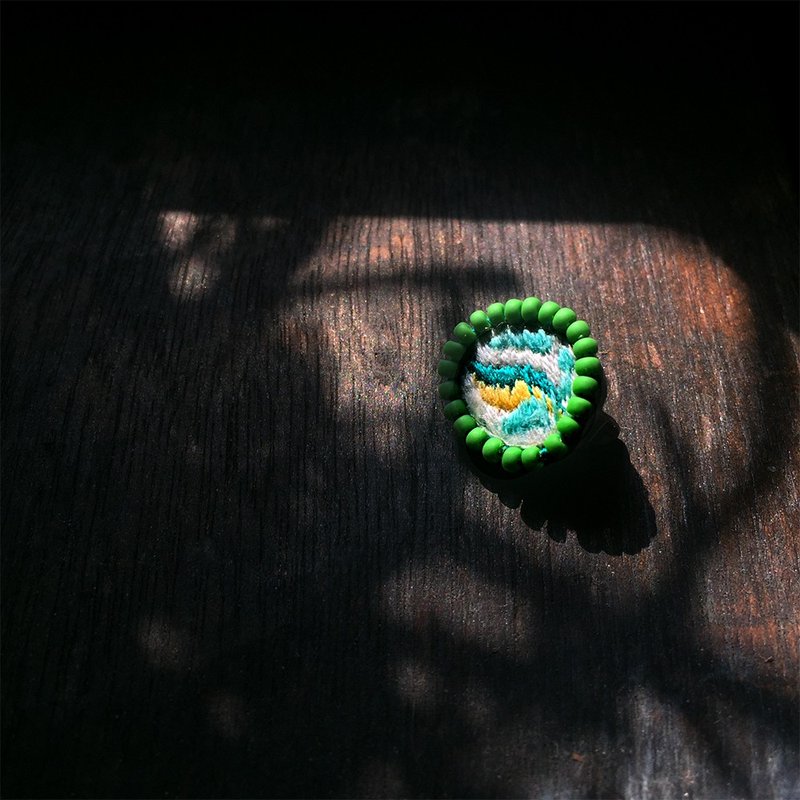 迷你手工刺绣胸针/别针 弹珠汽水 - 胸针 - 绣线 绿色