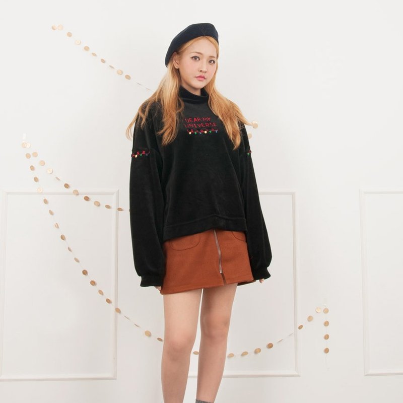 ＊预购＊Dear My Universe 小彩灯丝绒高领衣 - 黑 - 女装上衣 - 棉．麻 黑色