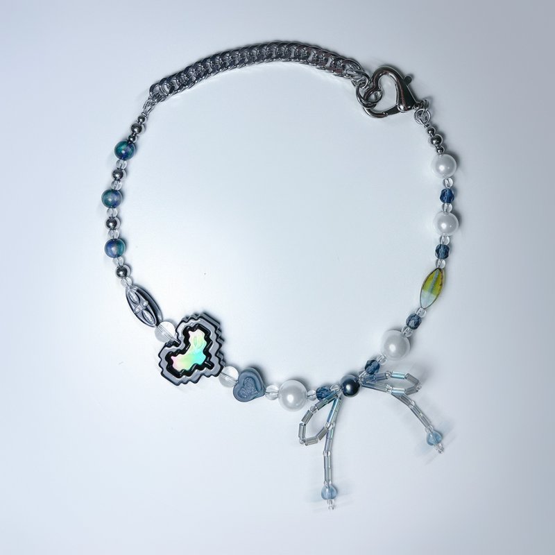 幻彩像素心蝴蝶结项链 Ribbon & Pixelated Heart Necklace - 项链 - 其他材质 黑色
