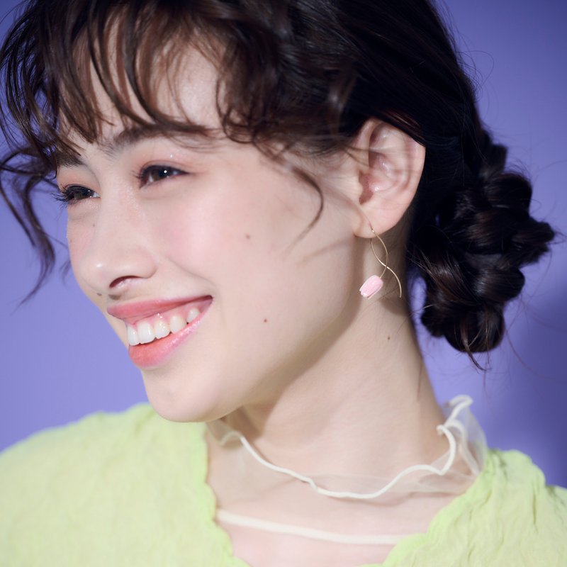 14kgf 粉色郁金香温柔曲线耳环 / 耳夹 - 耳环/耳夹 - 宝石 粉红色