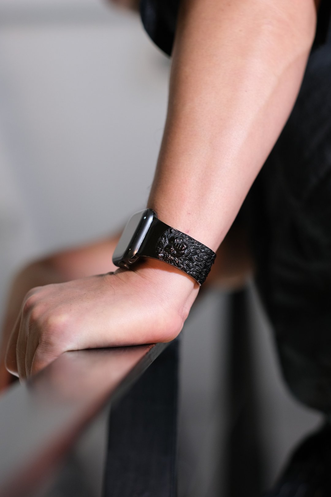 【圣诞礼物】 Apple Watch Bangle苹果手表手镯表带 Lion Roar - 手链/手环 - 不锈钢 