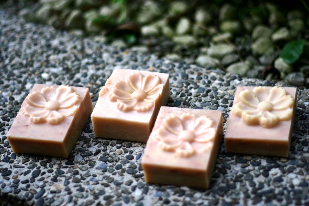 ||制皂工人手工皂|| 樱花皂 - 肥皂/手工皂 - 纸 红色