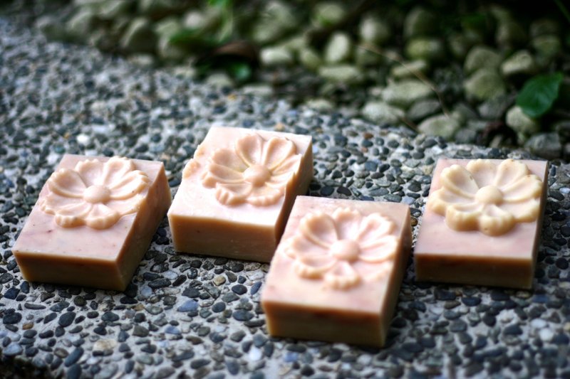 ||制皂工人手工皂|| 樱花皂 - 肥皂/手工皂 - 纸 红色