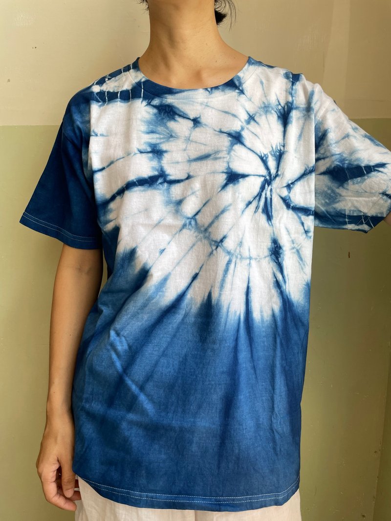 塔素Täzzu 纯棉蓝染T恤 手工扎染 - 男装上衣/T 恤 - 棉．麻 