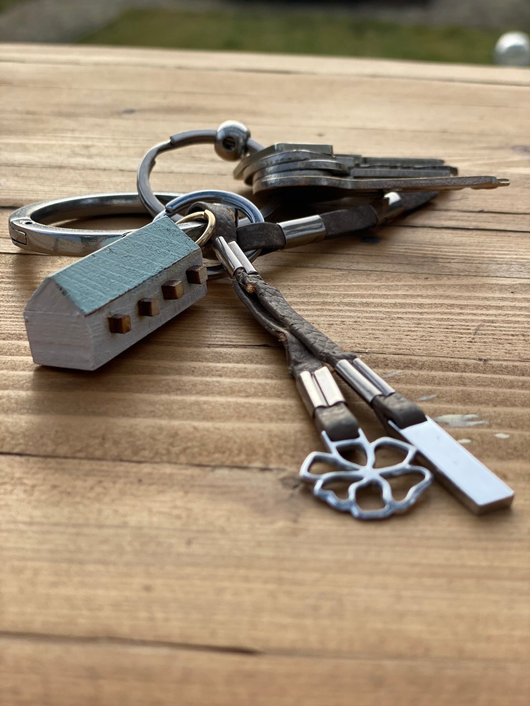 Set of 6 Wooden Houses Camping Key Chain, Customize Key Chain DIY Craft Kit - 插画/绘画/写字 - 木头 咖啡色