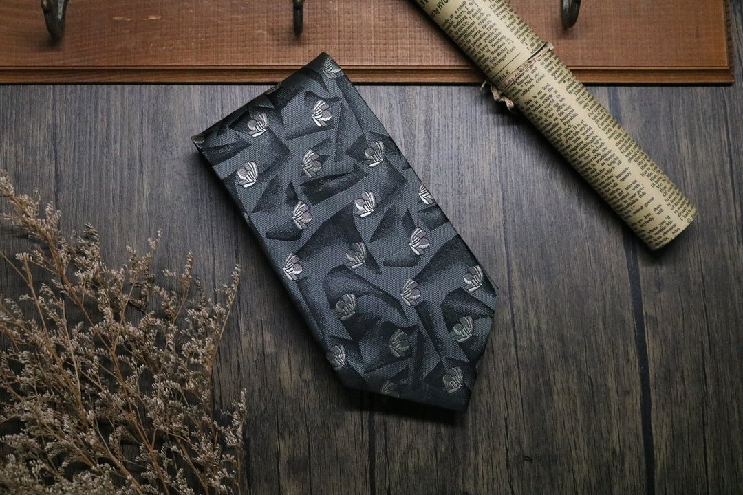 银灰色花卉领带/商务百搭基本款式necktie - 领带/领带夹 - 丝．绢 灰色