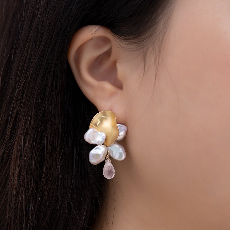 最佳礼物【品牌设计款】 925纯银 金色贝花珍珠 粉水晶耳环/耳夹 - 耳环/耳夹 - 水晶 