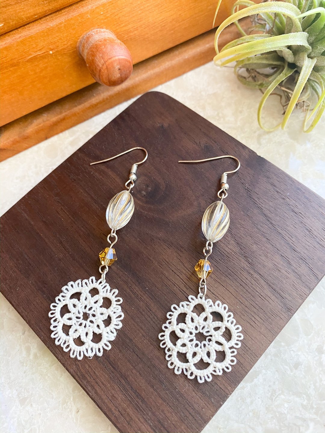 青春系米白色梭织耳环 Tatting earrings 耳针 耳鈎 耳环 梭织 编 - 耳环/耳夹 - 绣线 白色