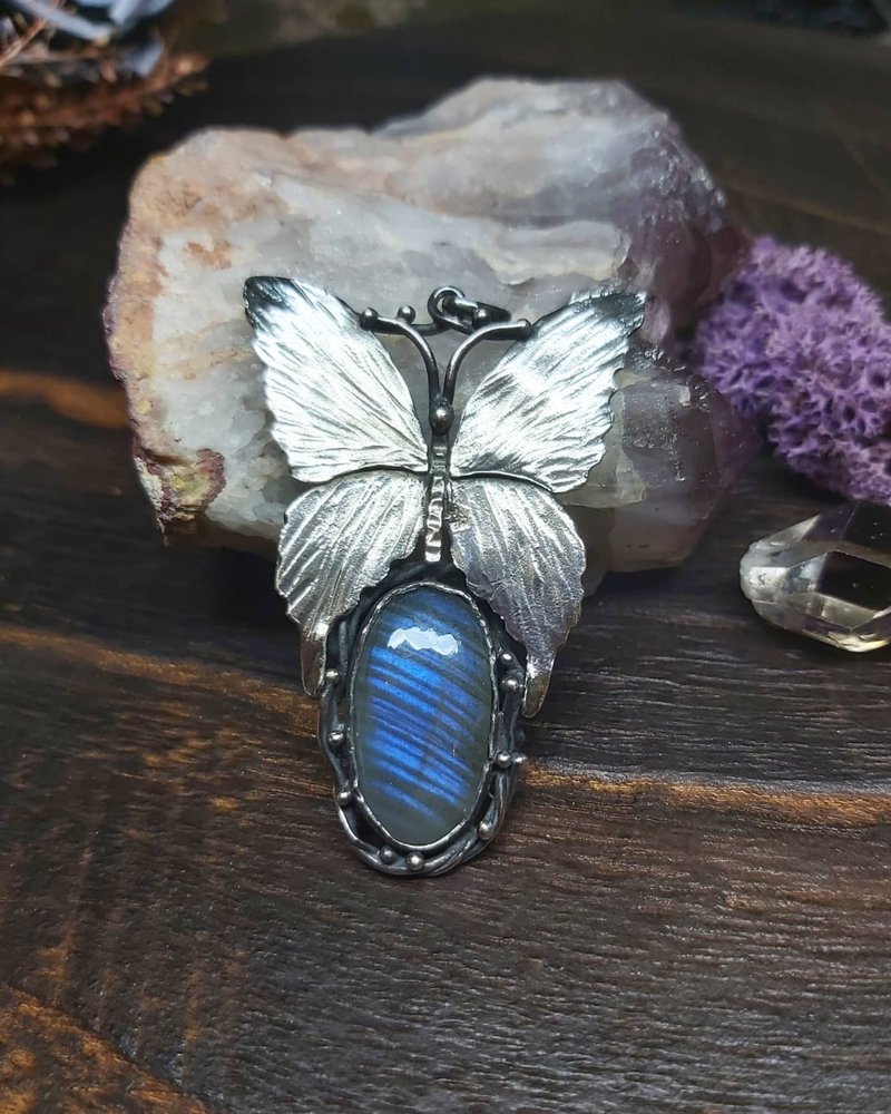 蓝色拉长石 蝴蝶设计坠 - 项链 - 宝石 