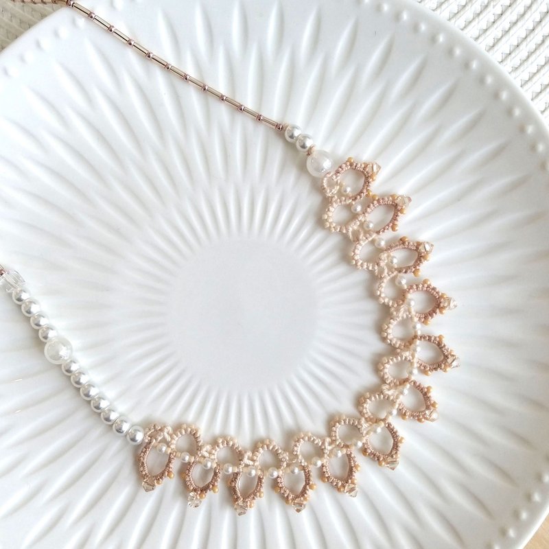 卡其色古典圆型图案tatting lace蕾丝手工颈链 施华洛水晶 客制化 - 项链 - 水晶 卡其色