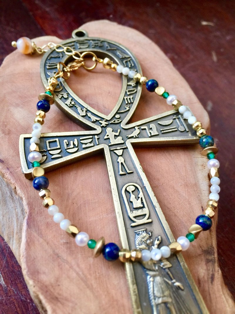 ||埃及欧西里斯||天然石黄铜手链。青金石/绿透辉石/珍珠/母贝 - 手链/手环 - 水晶 多色