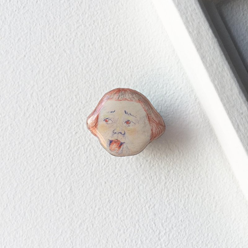 #25 小女孩 NAUGHTY ： 手工制作胸针 - 胸针 - 塑料 红色