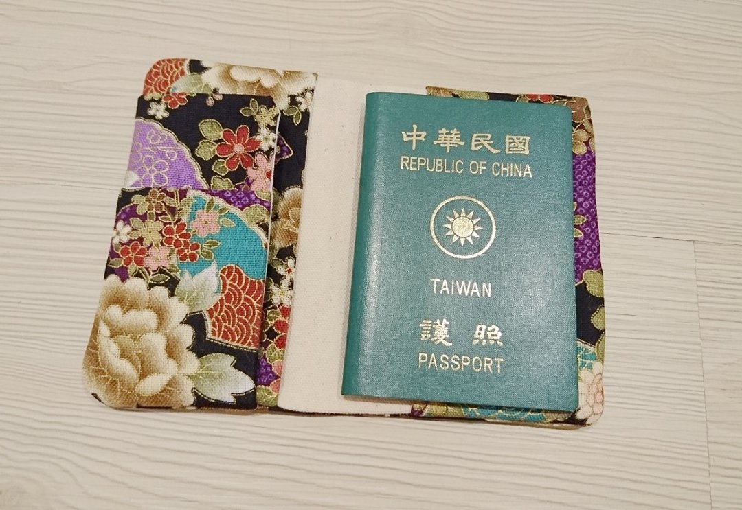 旅行护照套 书衣 日系烫金印花 - 护照夹/护照套 - 棉 多色