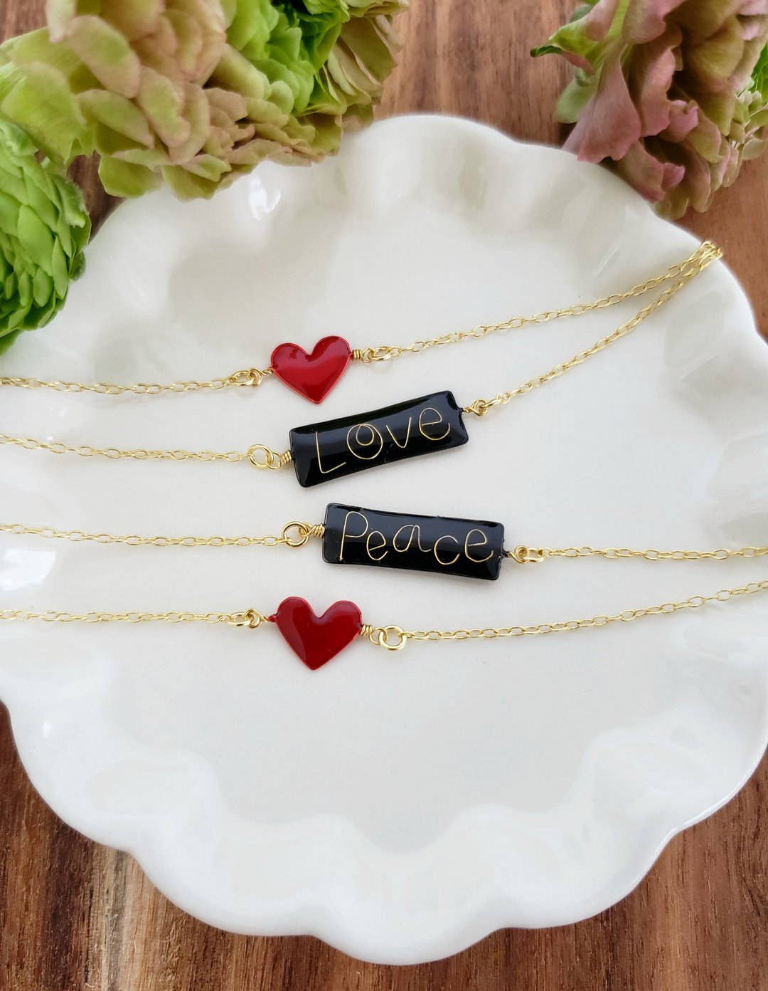 Love & Peace bracelet - 手链/手环 - 树脂 红色