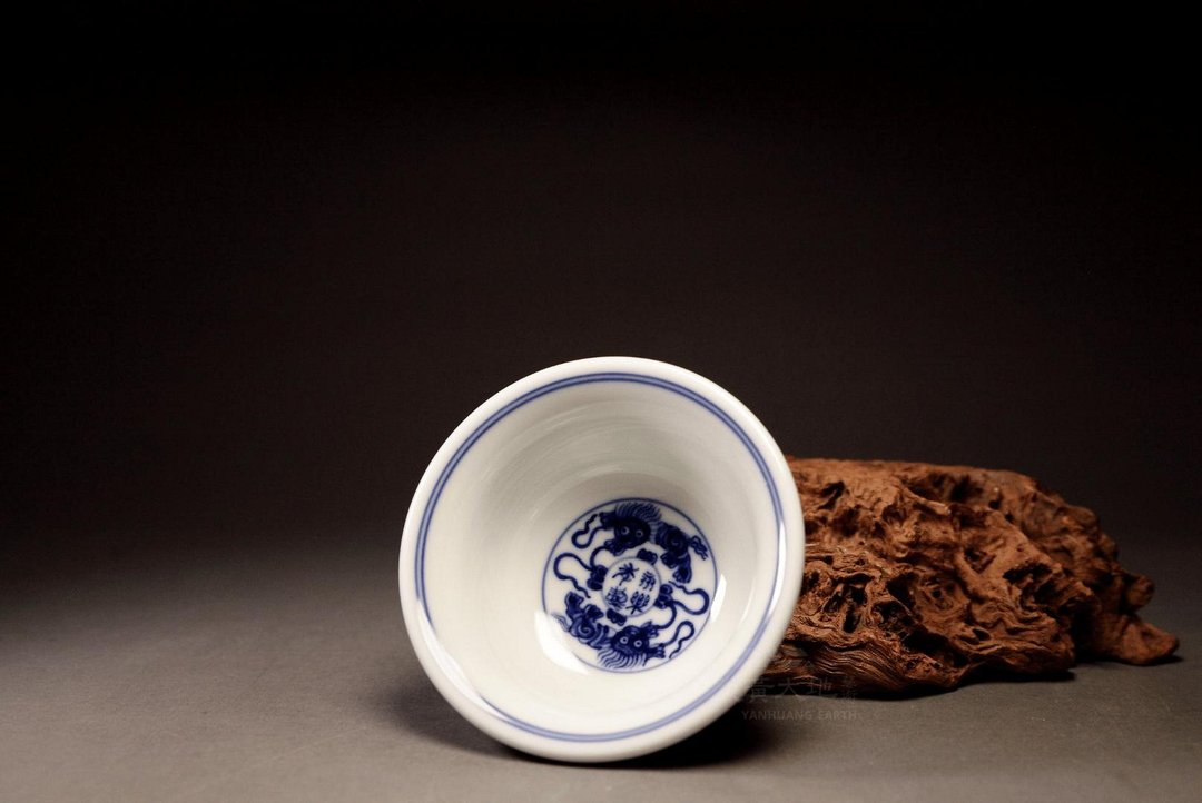 【缠枝压手杯】炎黄大地艺术 龙山堂 景德镇 纯手工 青花瓷 130cc - 茶具/茶杯 - 陶 蓝色