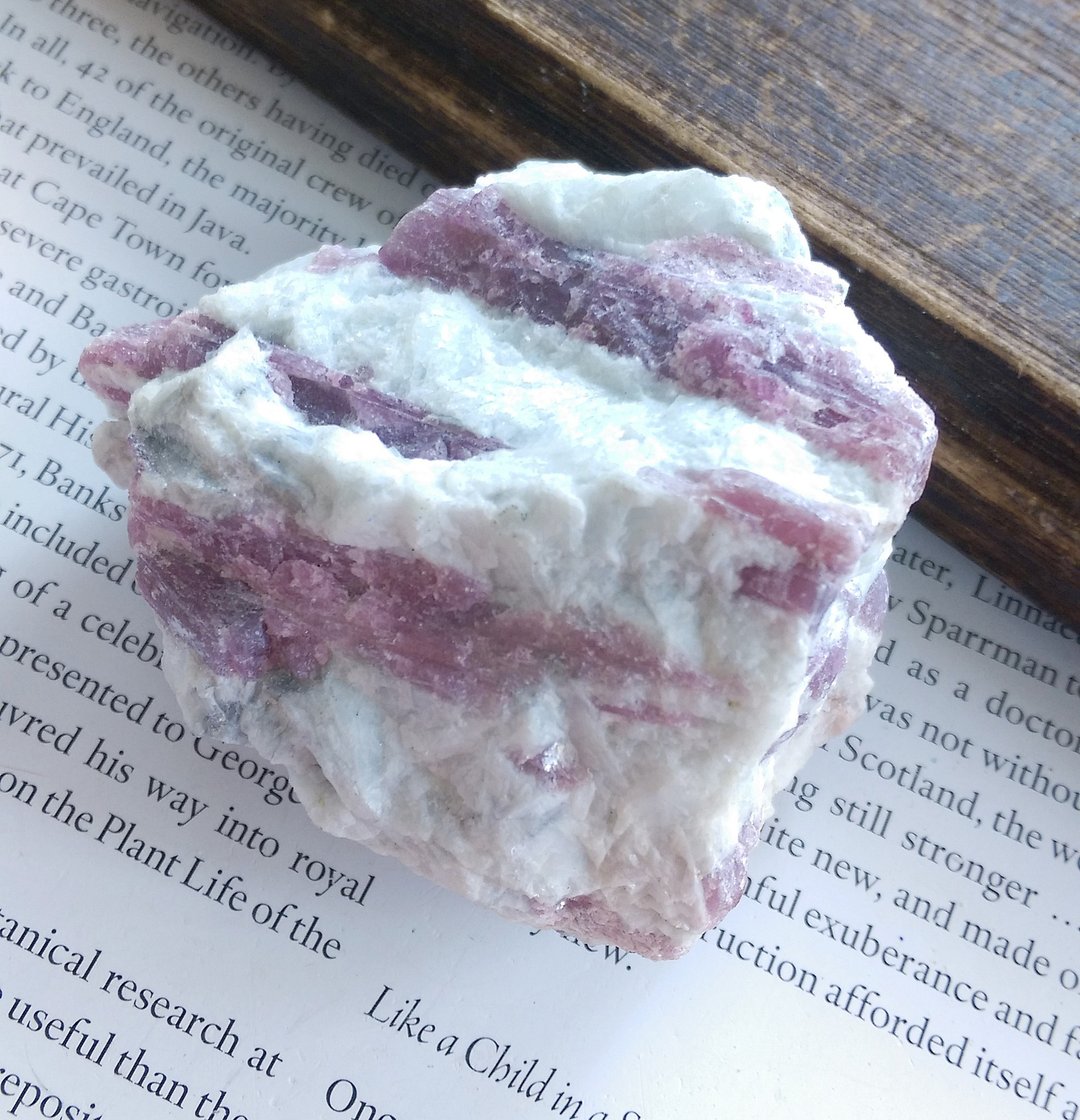 Tourmaline  巴西产地 电气石 粉碧玺  石英共生 天然矿石 原矿 - 摆饰 - 其他材质 
