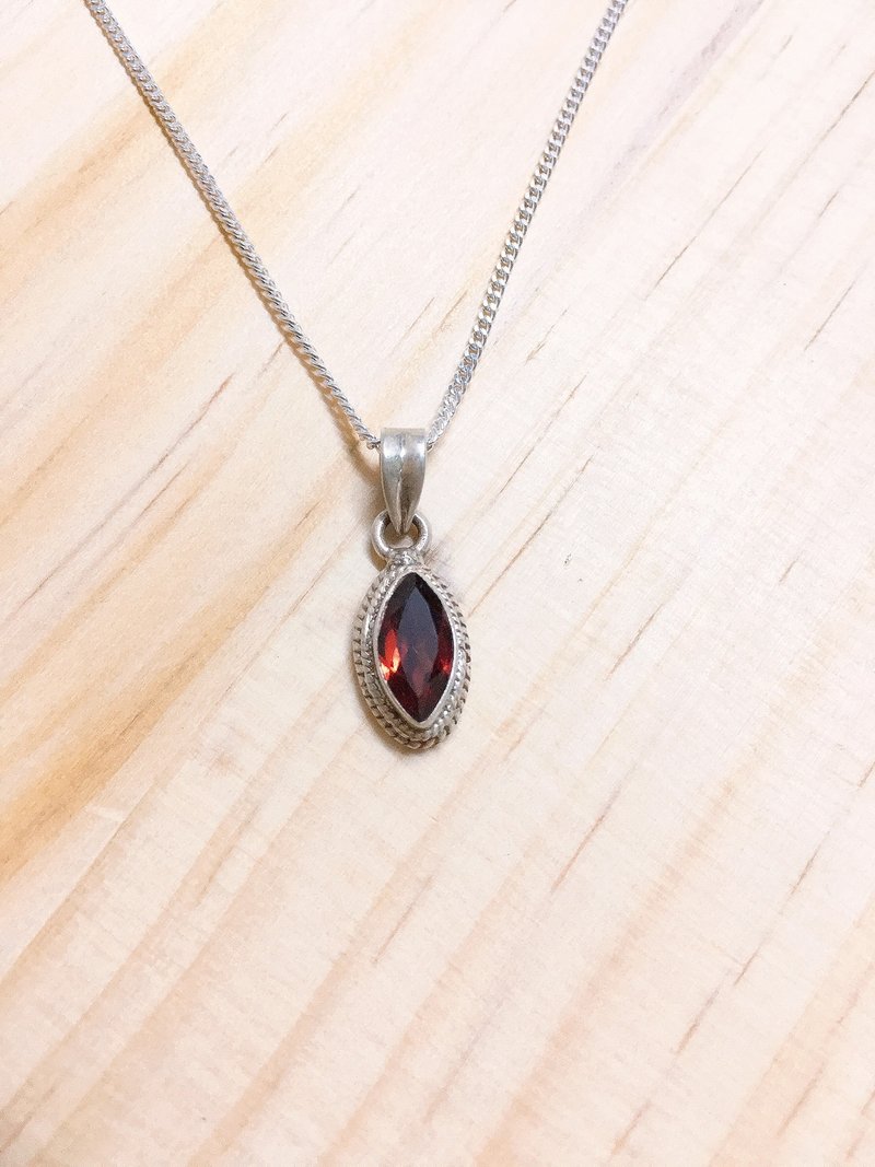 马眼 石榴石 项链 吊坠 尼泊尔 手工制 925纯银材质 - 项链 - 宝石 