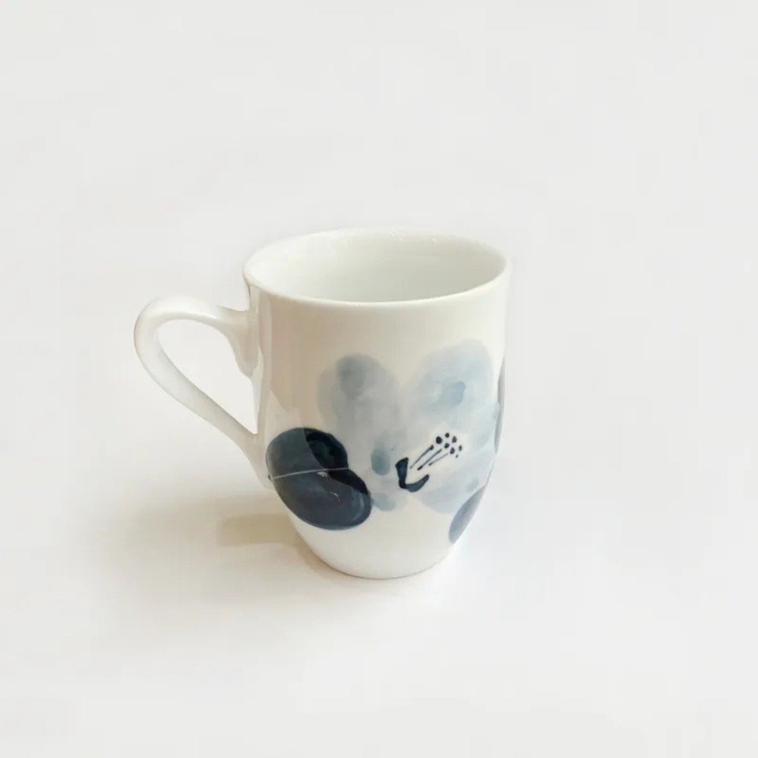 【303select】伊万里烧 日本 染付椿花马克杯 - 咖啡杯/马克杯 - 瓷 