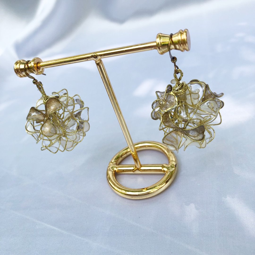 Either Side Store Handmade 绣球花园 金 绣球花垂坠式树脂耳环 - 耳环/耳夹 - 树脂 金色