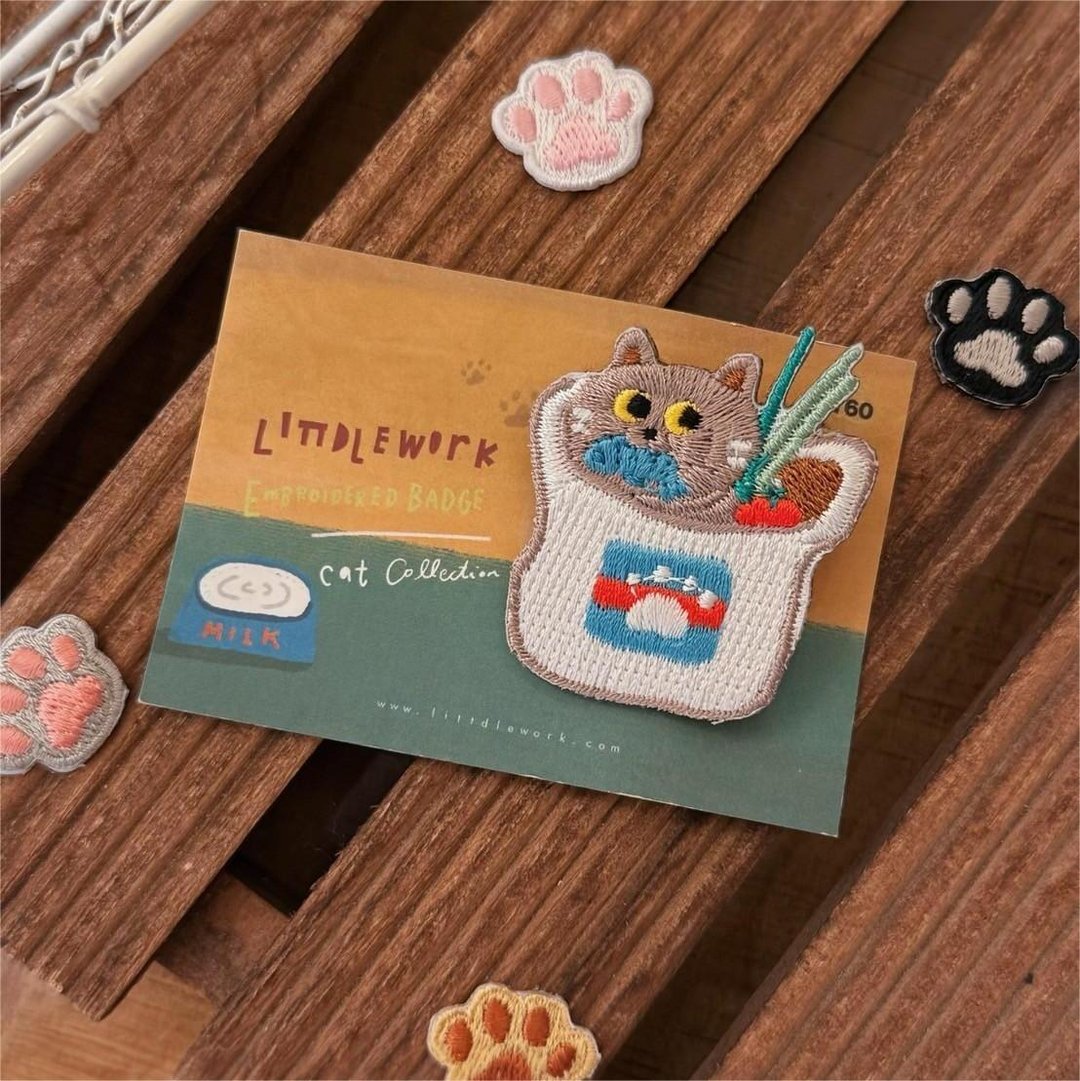 刺绣烫贴/别针 | 猫咪 - 偷吃蓝猫 | Littdlework - 徽章/别针 - 绣线 多色