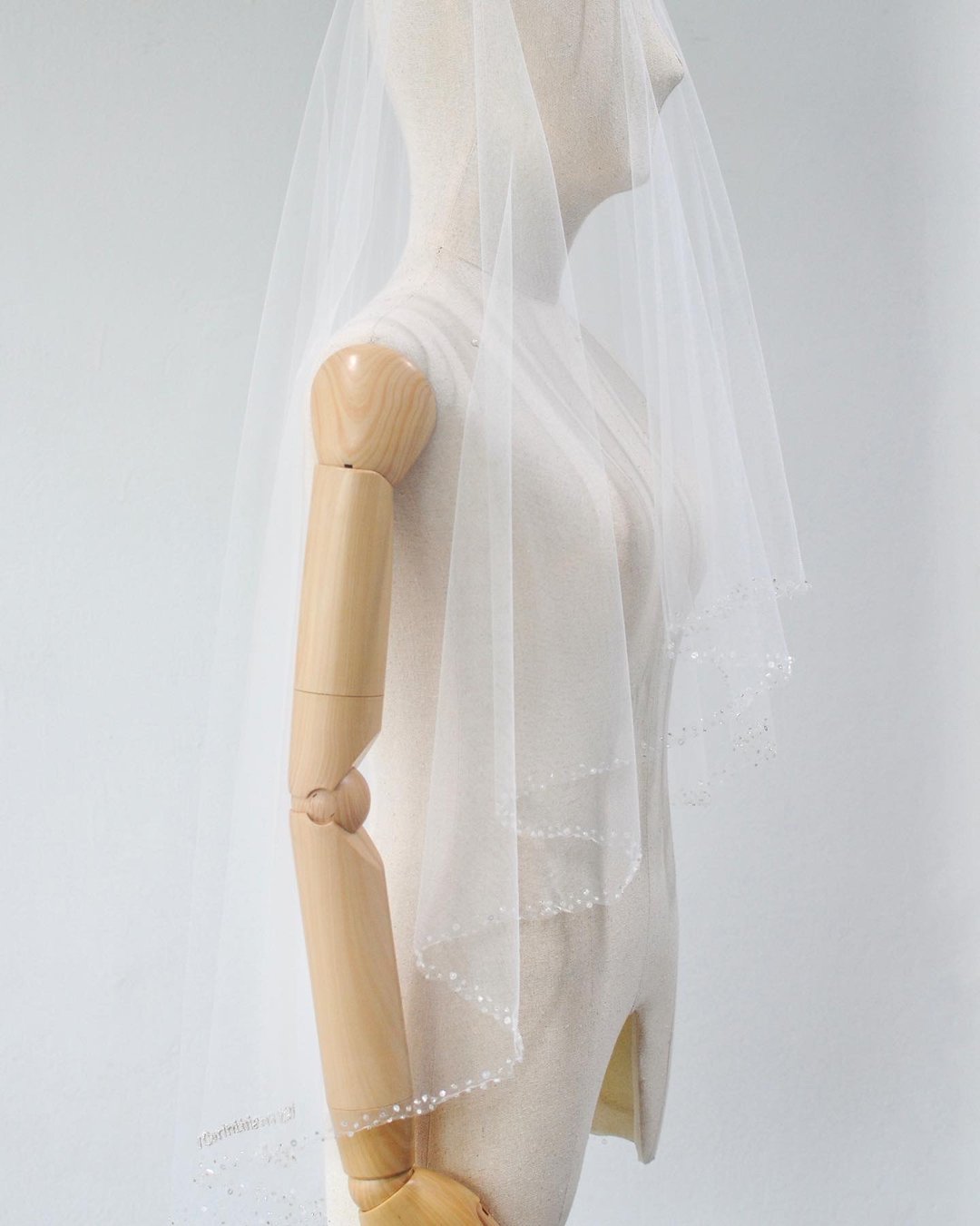Bridal embroidered crystal wedding veil - 发饰 - 聚酯纤维 白色
