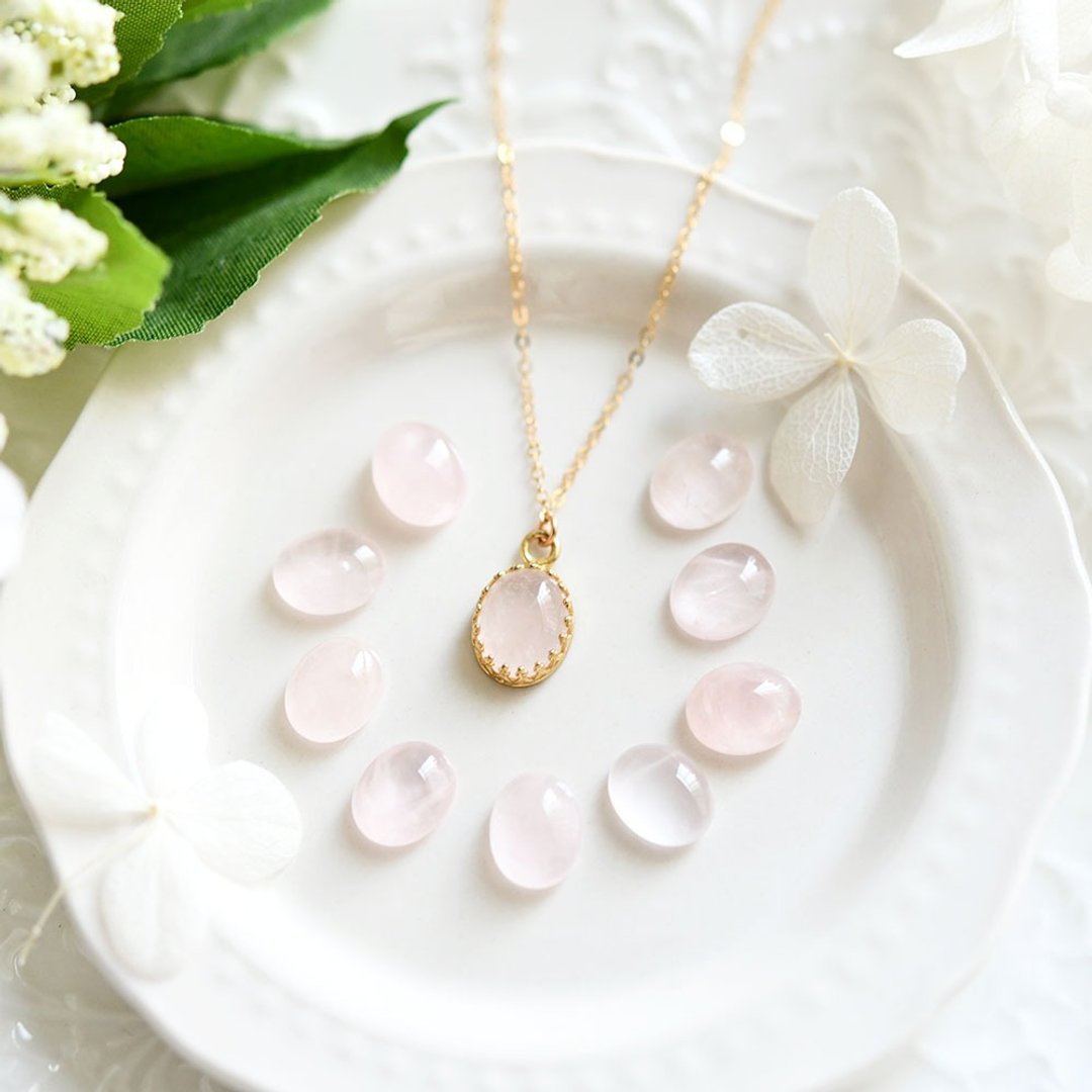 Rose quartz bezel necklace symbolizing love and kindness October birthstone - 项链 - 宝石 粉红色
