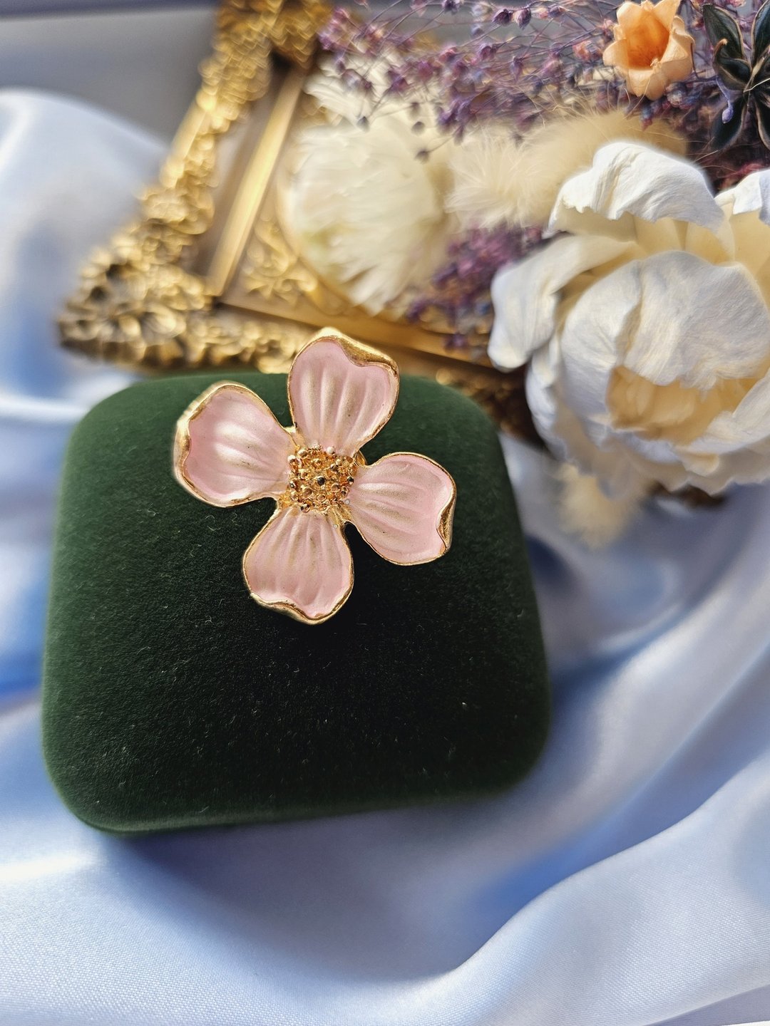 典雅粉色茱萸花别针/胸针Dogwood/vintage西洋古董饰品 - 徽章/别针 - 其他金属 