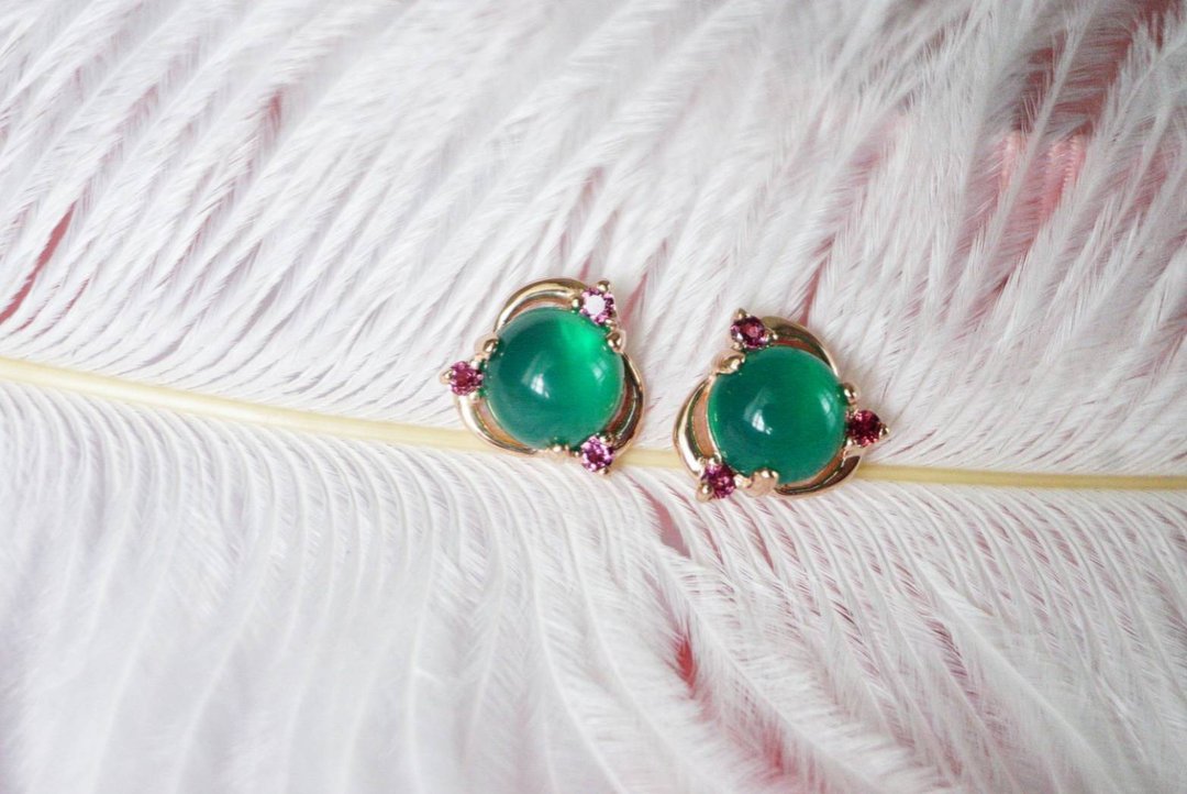 【Off-season sale】Stud Earrings Natural Green Chalcedony Silver, stud earrings - 耳环/耳夹 - 纯银 绿色