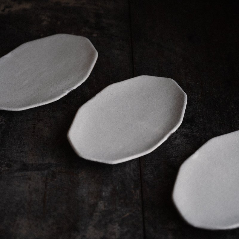 石椭豆皿  踏雪 - 盘子/餐盘/盘架 - 陶 