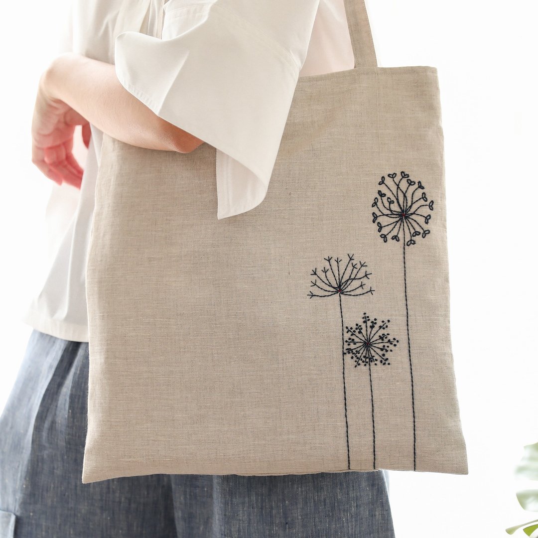 Natural linen tote bag hand embroidery bag Shopping bag - Beige with blue floral - 手提包/手提袋 - 亚麻 白色