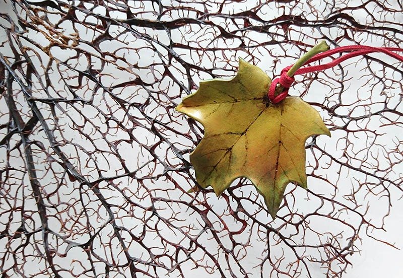 枫叶心情嫩绿~皮革书签/吊饰/项链 - 项链 - 真皮 