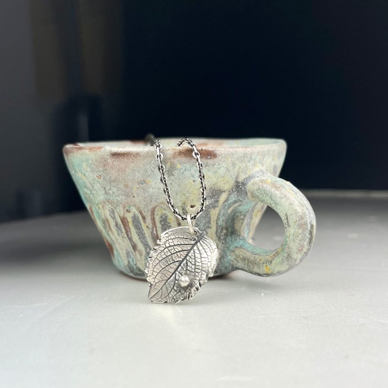 A Lu 叶子及晨露纯925银项链/手工制作/坠子重约4.3g 赠拭银布 - 项链 - 纯银 银色