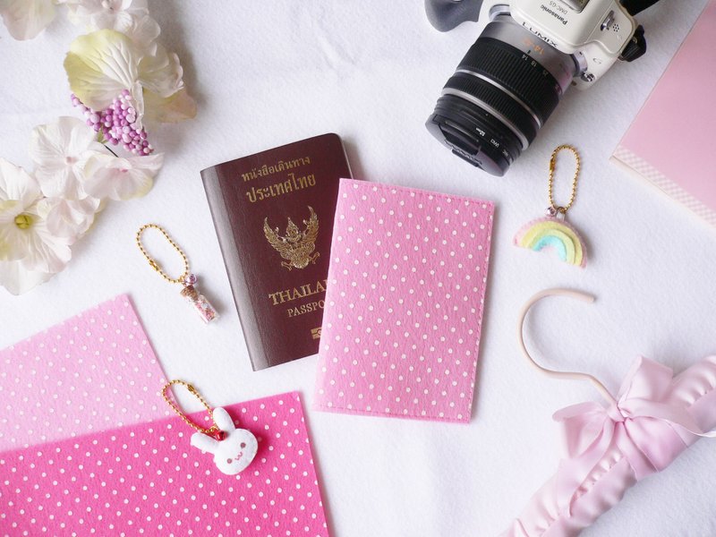 Polka dot or heart printed felt passport cover - 护照夹/护照套 - 其他材质 
