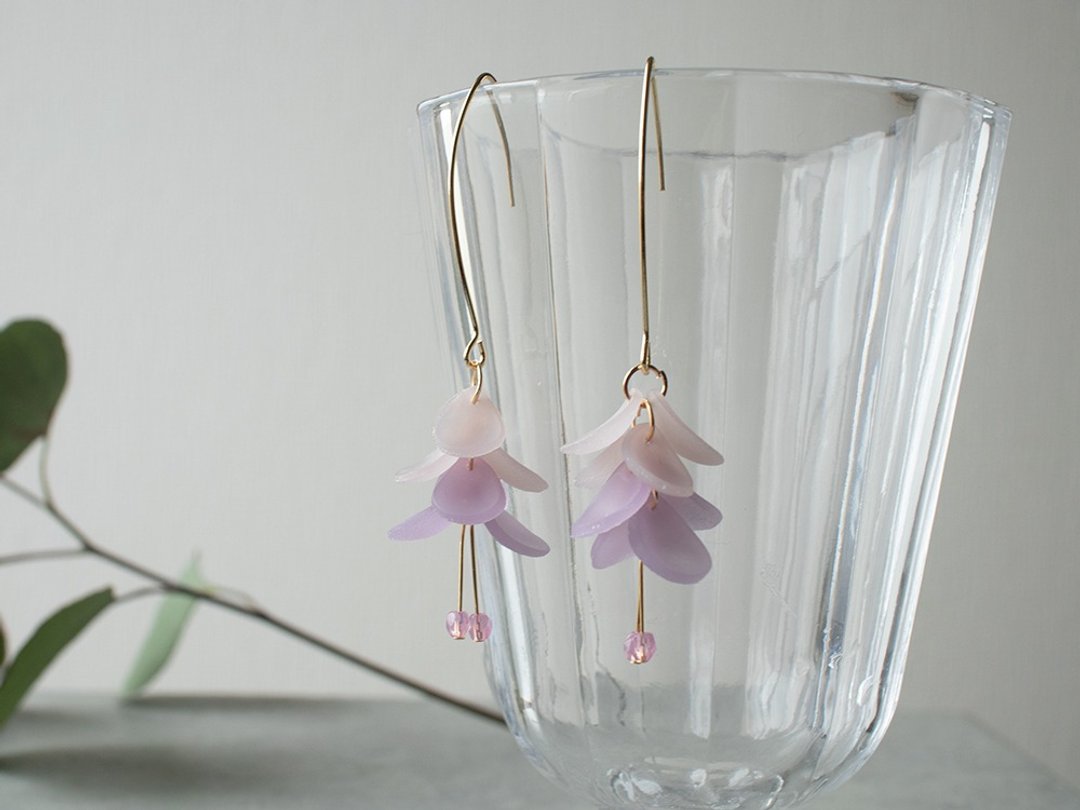 Continuous petal earrings / earrings / purple - 耳环/耳夹 - 粘土 紫色