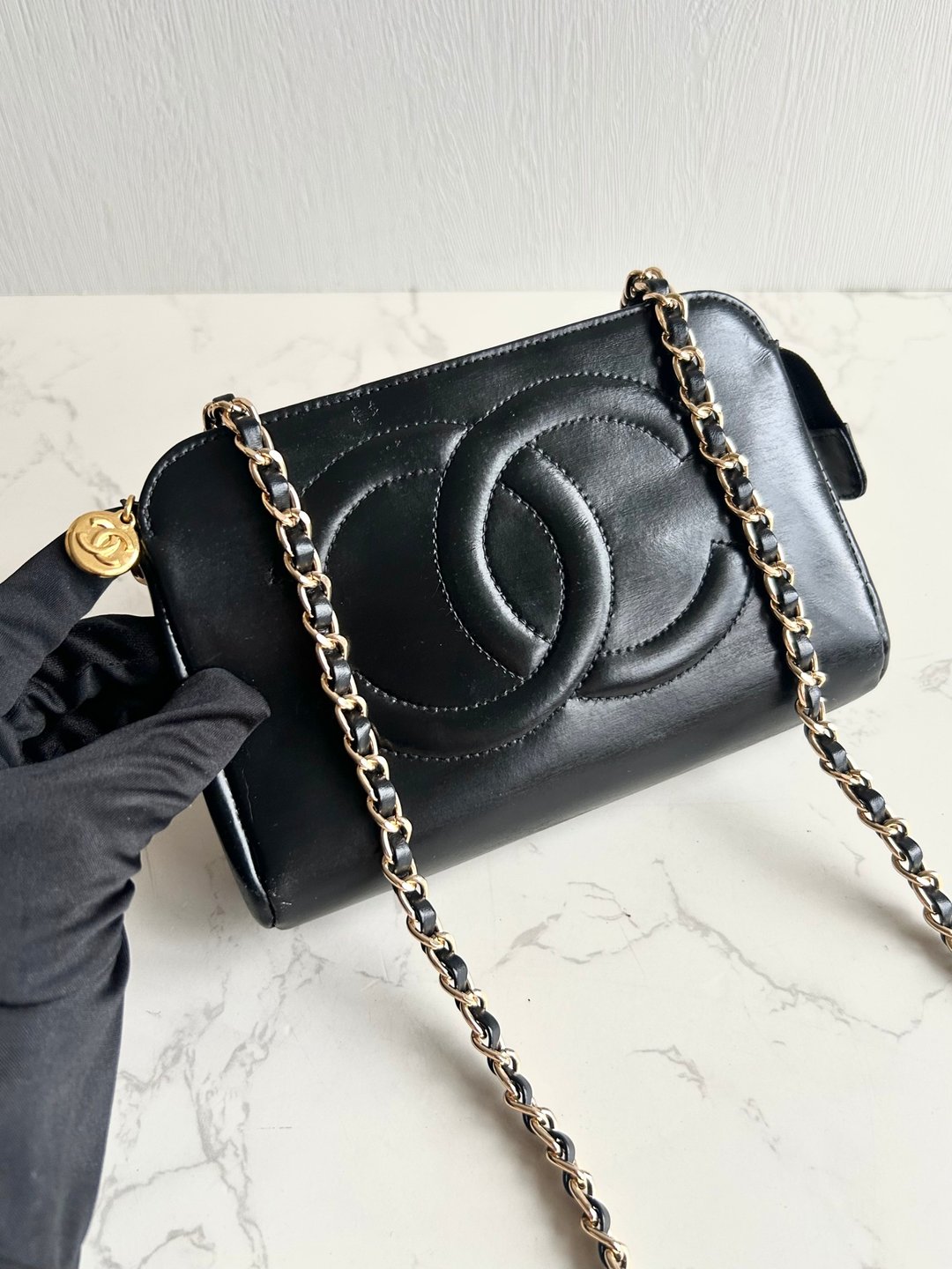 Chanel 黑金色皮革斜背包 单肩包 侧背包 中古包 二手包 古董包 - 侧背包/斜挎包 - 真皮 黑色