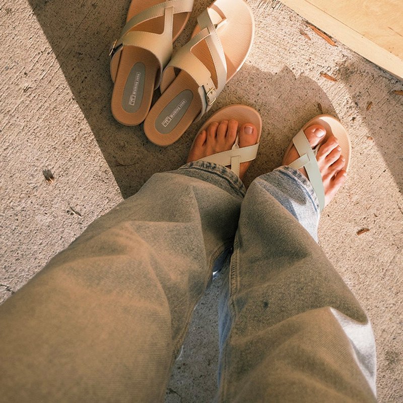 WALKING ZONE SUPER WOMAN 平底交叉人字拖鞋 女鞋-绿 - 拖鞋 - 其他材质 