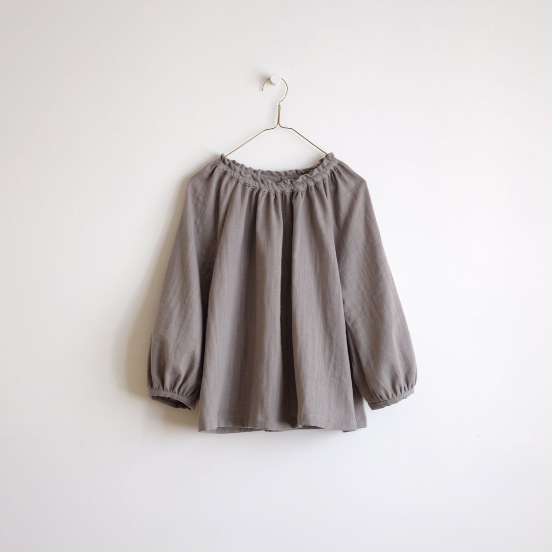 日常手作服 灰绿泡泡袖松紧罩衫 纯棉二重纱 - 女装上衣 - 棉 绿色