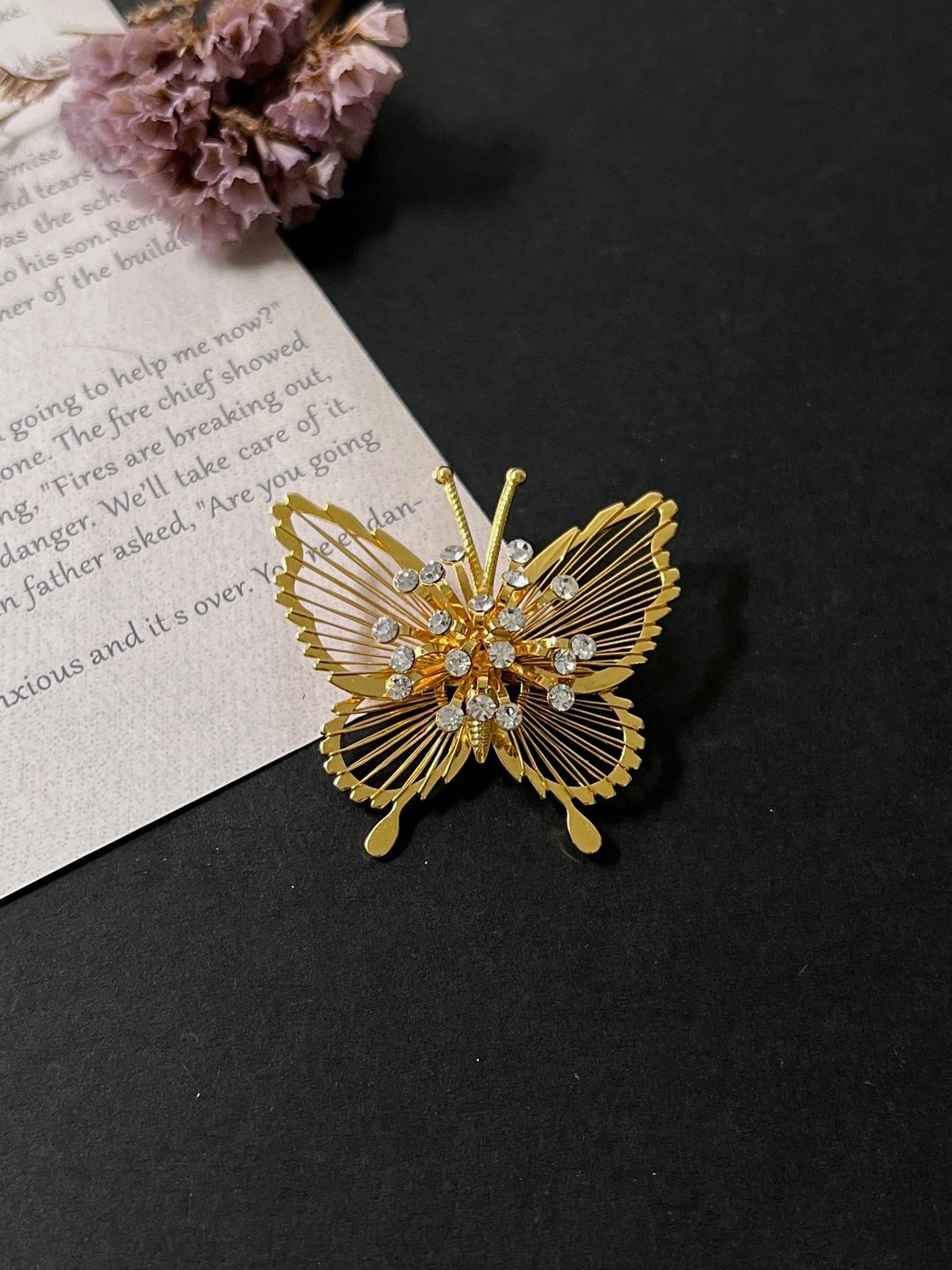 Monet动物园系列- 金色拉丝蝴蝶胸针 - 胸针 - 其他金属 金色