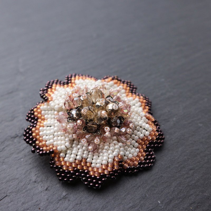 Beaded Flower Brooch (Orange) - 胸针 - 玻璃 橘色