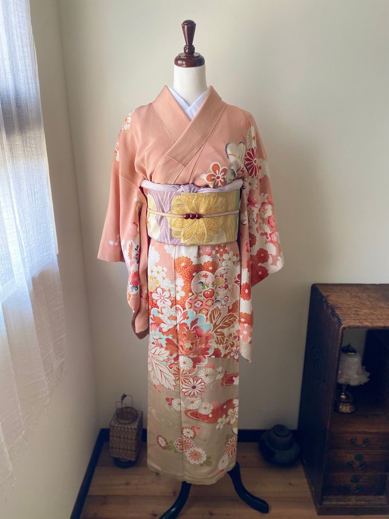 鸨色刺绣金牡丹访问着古董和服 - 洋装/连衣裙 - 丝．绢 粉红色