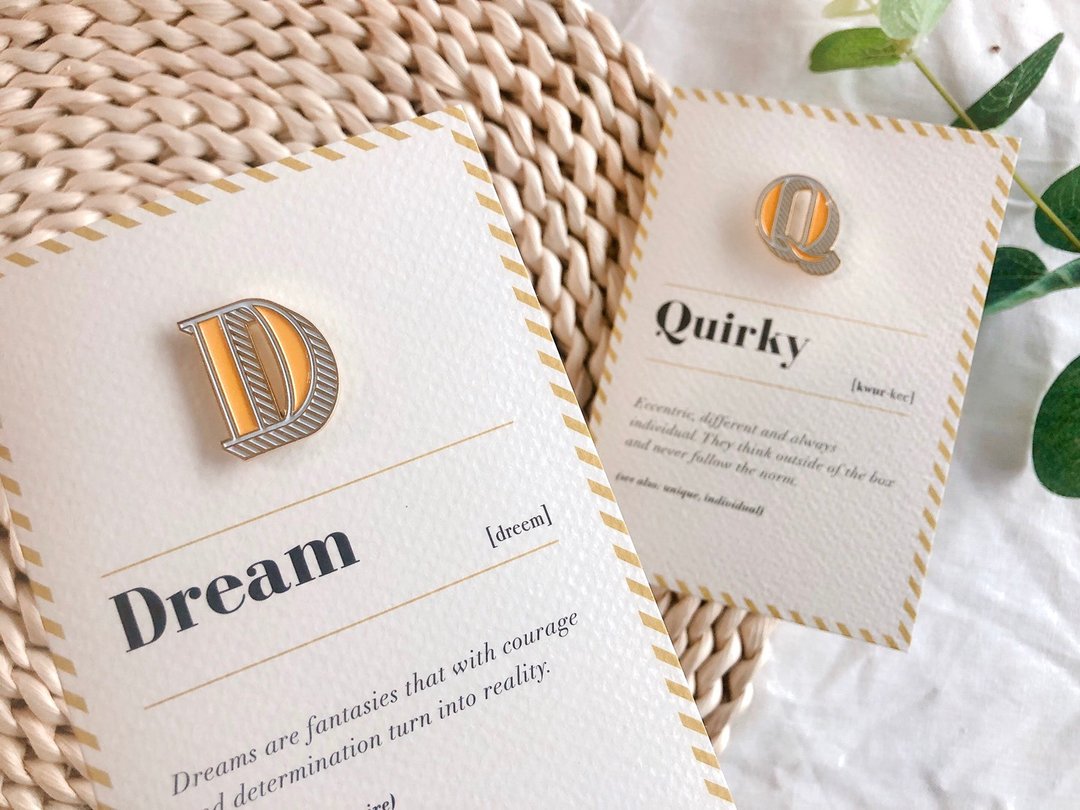 D / Dream -琺瑯徽章卡－附信封 開學季 情人卡 萬用字母卡 - 徽章/别针 - 珐琅 黄色