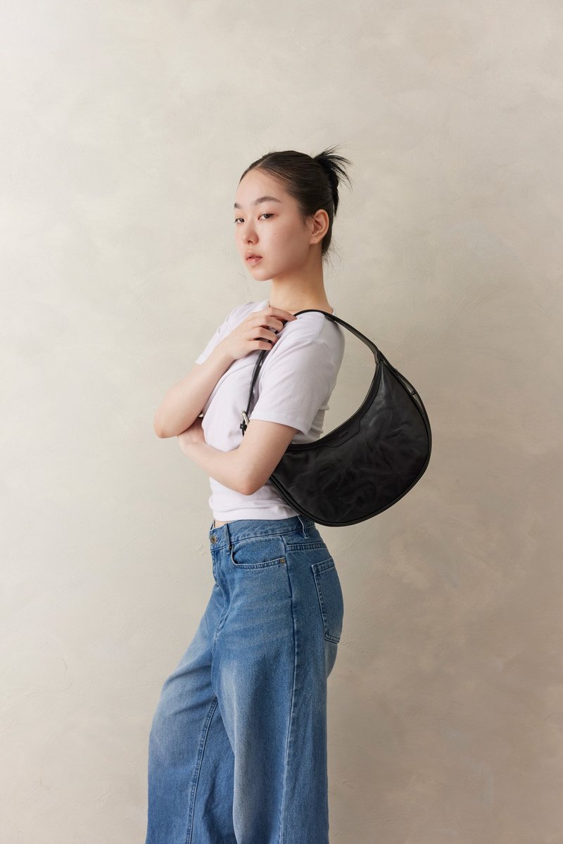 LUNA弯月包-黑 - 侧背包/斜挎包 - 真皮 黑色