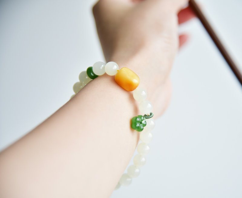 【暖香】天然和田玉青海料带底色冰圆珠碧玉蜜蜡手串手链 - 手链/手环 - 玉石 黄色