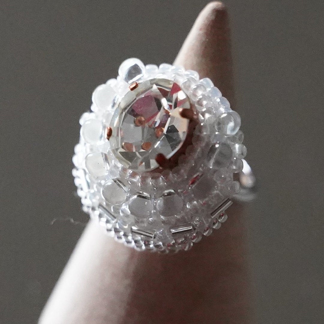 Talking ring 141 free size bead embroidery ring bijou big ring - 戒指 - 玻璃 透明