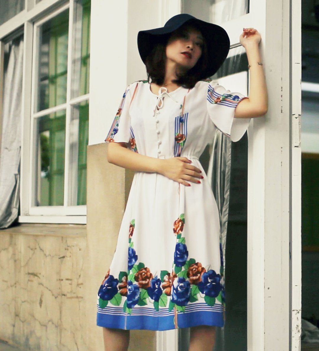 花朵短袖古着洋装/ 国外带回 VINTAGE - 洋装/连衣裙 - 聚酯纤维 白色