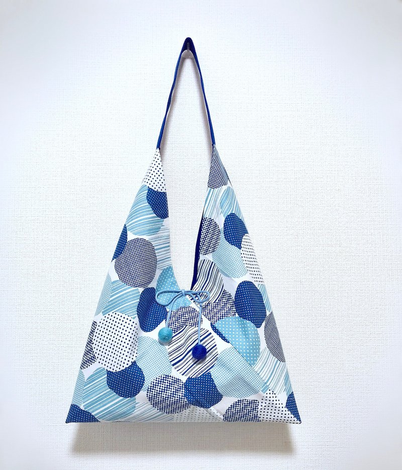 𣈱销款再上架/日式粽形侧背包/大尺寸/深浅蓝圆 - 侧背包/斜挎包 - 棉．麻 多色