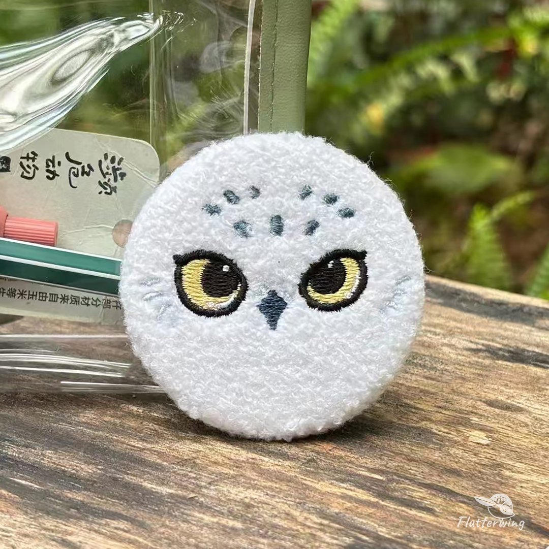 雪鸮猫头鹰毛绒胸针鸟类礼物创意 柔软可爱的设计生日礼物 - 徽章/别针 - 其他材质 白色