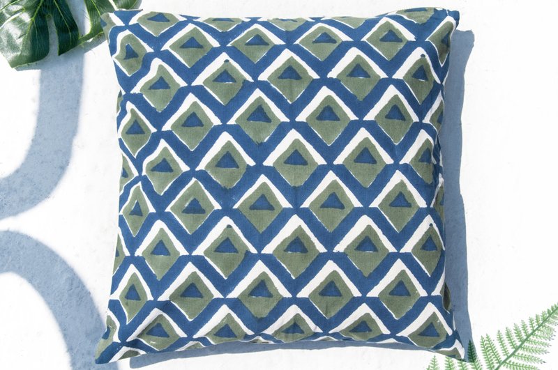 印度手工木刻印抱枕套 纯棉抱枕套 手工印花抱枕套-英国三角几何 - 枕头/抱枕 - 棉．麻 多色