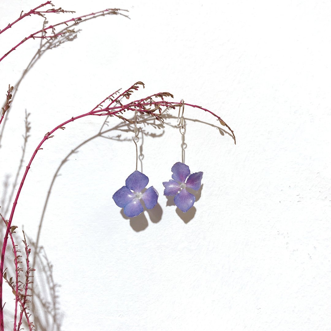 真花饰品。. * 紫绣球耳环。. * 以回收花自家制作 可转夹式 - 耳环/耳夹 - 植物．花 紫色